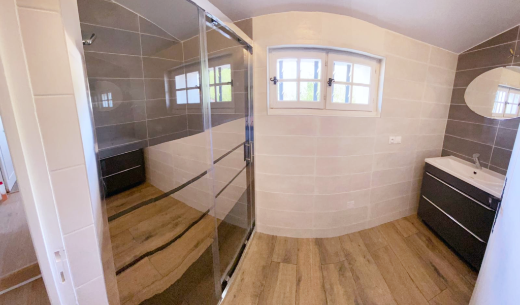 Salle de bain n°1